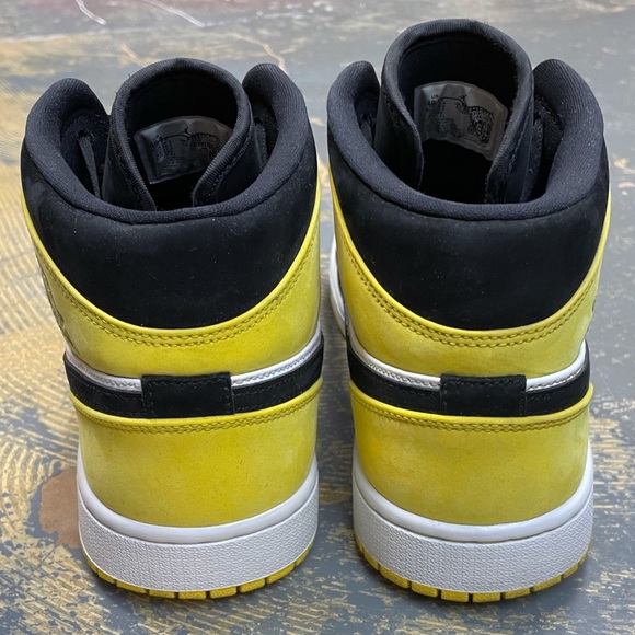 Nike Jordan 1 Mid SE Lakers 852542-071 Yellow Toe 10.5 - Picture 8 of 10